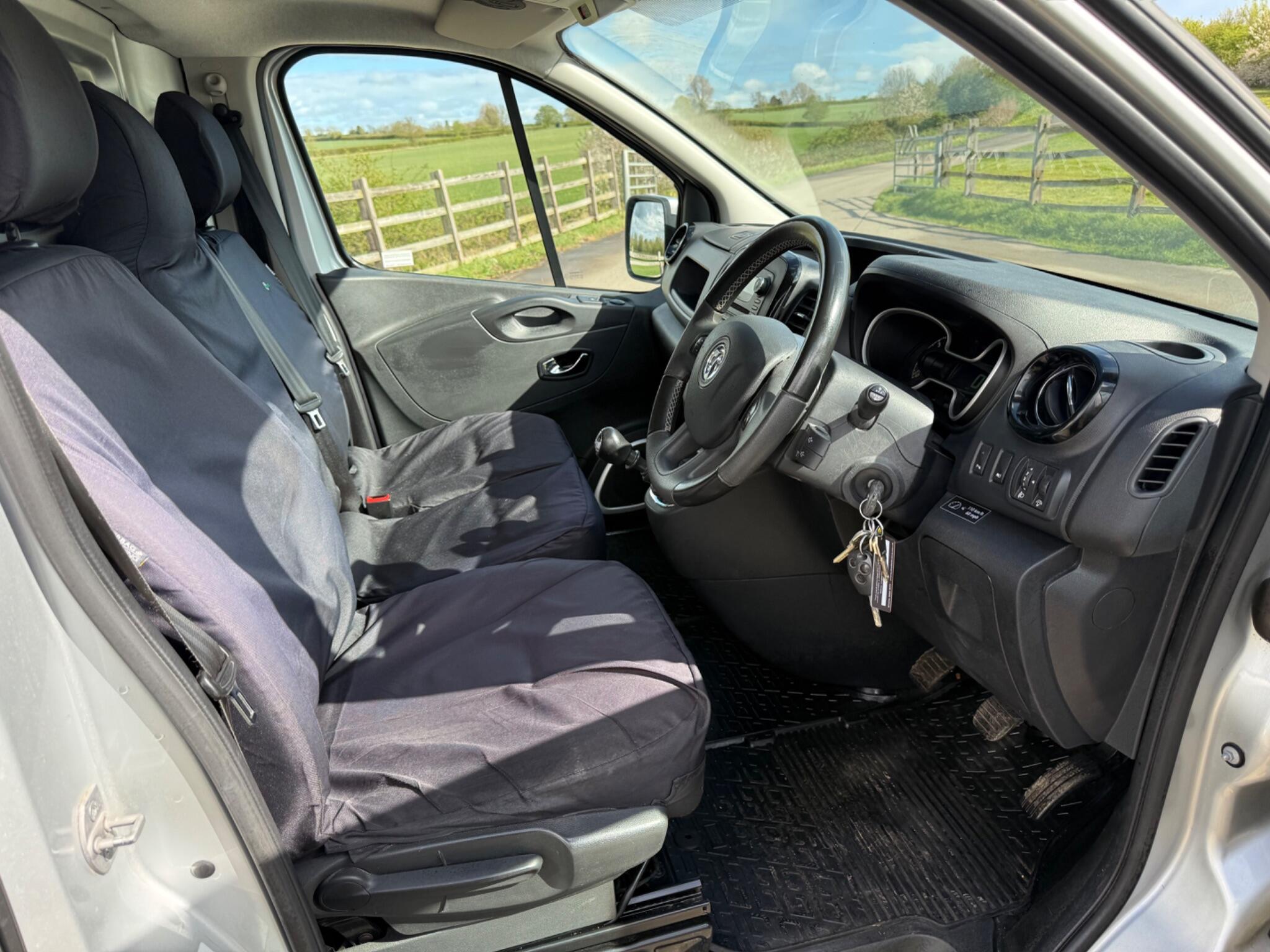 Vauxhall Vivaro 1.6 CDTi 2900 BiTurbo Sportive L1 H1 Euro 6 (s/s) 5dr — photo 80 of 98